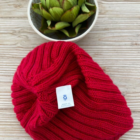 MAde In Scotland 100% Cashmere Red Ribbed Beanie - One Size - Picture 3 of 4